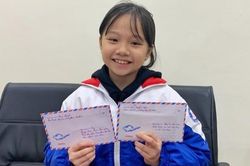 Học sinh lớp 4 gửi tiền mừng tuổi mua khẩu trang tặng người dân