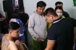 Phát hiện 4 cô gái cùng nhóm thanh niên xăm trổ dương tính với ma túy đá