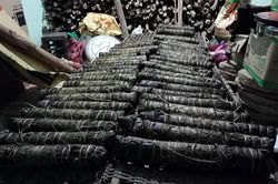 Bánh tét tro làng Lộc Đại