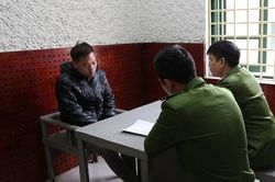 Dùng điếu cày đánh chết người vì tranh giành mic hát
