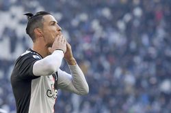 Ronaldo đón sinh nhật 35: 'Tôi thừa sức đá đến tuổi 40'