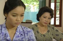 Mẹ chồng đánh con dâu chỉ vì cây chổi lau nhà, chồng chỉ đứng ngó và lặng thinh không nói câu gì