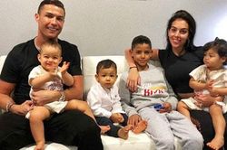 Những câu hỏi quanh chuyện con cái của CR7