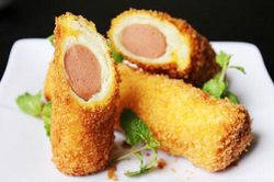 Gợi ý bữa sáng tiết kiệm thời gian với bánh mì sandwich cuộn xúc xích áp chảo thơm ngon hấp dẫn