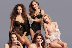 Bác tin đồn phá sản, Victoria's Secret tung BST nội y nhân dịp Valentine 2020