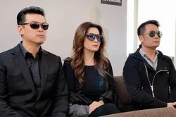 Bằng Kiều và bạn trai mới của vợ cũ cùng ngồi cạnh nhau
