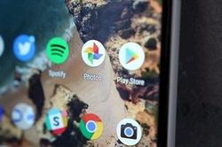 Người dùng Google Photos bất ngờ nhận được video lạ