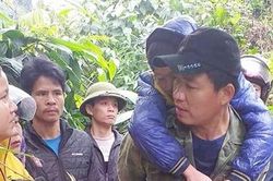 Giải cứu 2 cháu bé bị cha 'ma men' để lạc trong rừng suốt đêm