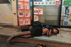 Bị đánh đập, trẻ em Bangkok ra đường làm người vô gia cư