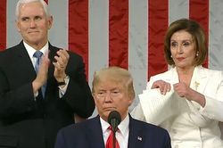 Xé Thông điệp Liên bang của Tổng thống Trump và những lời giải thích của bà Pelosi