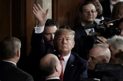 Phiên tòa luận tội Tổng thống: Ông Trump được Thượng viện tha bổng