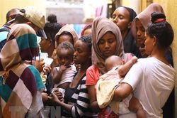 Hơn 100 người di cư trái phép tại Libya tự nguyện hồi hương