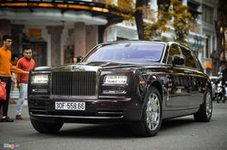 Xe siêu sang Rolls-Royce Phantom xấp xỉ 100 tỷ ở Hà Nội