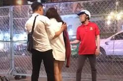 Bắt gặp bạn gái diện 'cây đồ' mình tặng tình tứ với người khác, chàng trai đến nói phải trái nhưng lại bị 'ăn tát'