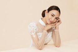 Hoa hậu Ngọc Diễm đẹp kiêu sa, gợi ý chọn áo dài cho các bà sui