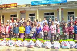 Trao 347 suất quà cho người nghèo ở xã miền núi Vĩnh Ô