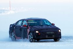 Hyundai Elantra 2021 bị bắt gặp chạy thử, thấy bóng dáng của Sonata thế hệ mới