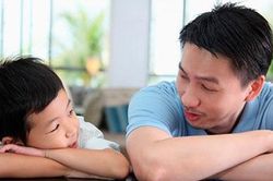 Hai kỹ năng cơ bản bố mẹ giúp con điều tiết cảm xúc