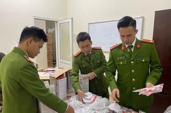 Gom khẩu trang trôi nổi, nhập lậu về bán với giá 90.000 đồng/chiếc