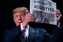 Ông Trump tổ chức ăn mừng sau khi được tuyên trắng án