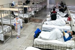 Vũ Hán đưa người nhiễm virus corona vào các trại cách ly lớn