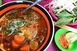 Những quán ăn trong hẻm thu hút khách ở TP.HCM