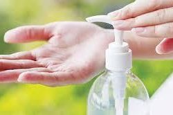 Phòng dịch nCoV: Yêu cầu người dân phải rửa tay trước khi vào thang máy