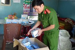 Quảng Ngãi: Một quán ăn tàng trữ gần 4.000 khẩu trang không rõ nguồn gốc
