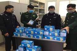 Bắt quả tang đối tượng vận chuyển khẩu trang qua biên giới