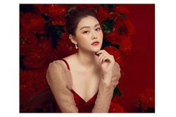 Á hậu Tường San đăng ảnh đón Valentine sớm, khoe khéo vòng 1 gợi cảm