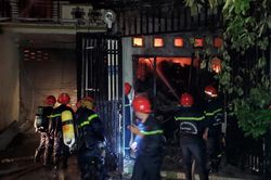 Cháy lớn giữa đêm khuya, khu dân cư hoảng loạn