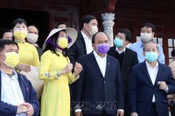 Thủ tướng kiểm tra công tác phòng chống dịch nCoV tại Thừa Thiên - Huế