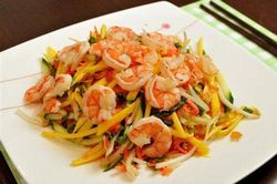 5 bước làm gỏi xoài xanh tôm khô đảm bảo cả nhà 'ăn hết veo'
