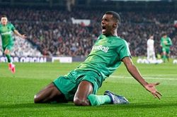 Alexander Isak nhấn chìm Real: Người bước ra từ cái bóng của Ibra