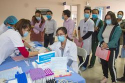 Hàng trăm người tham gia hiến máu đầu Xuân