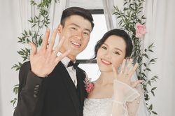 Duy Mạnh bảnh bao diện lễ phục trong ngày cưới