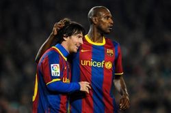 Abidal: 'Tôi hy vọng Messi sẽ tiếp tục gắn bó với Barca'