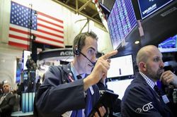 S&P 500 vẫn có tuần tăng mạnh nhất 8 tháng bất chấp lo ngại dịch corona