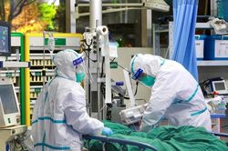 40 y bác sĩ ở Vũ Hán nghi nhiễm virus corona từ bệnh nhân