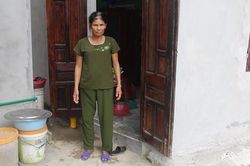 Thân già lặn lội mưu sinh