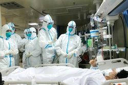 40 nhân viên y tế Vũ Hán nhiễm virus corona từ bệnh nhân