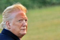 Ảnh Tổng thống Trump 'cháy nắng' gây bão mạng