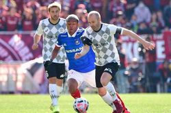 Barcelona tuyệt vọng, còn định mượn Iniesta từ Vissel Kobe
