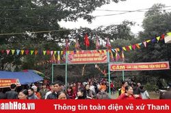 Nhìn từ khoảng lặng của lễ hội