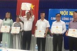 Bị kỷ luật, phó giám đốc vẫn khen thưởng chính mình