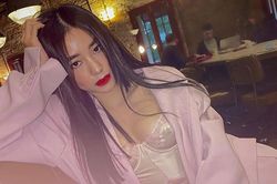 Salim mặc áo cúp ngực gợi cảm, Chi Pu diện đồ Chanel giống Jennie