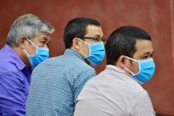 Hàng trăm người đeo khẩu trang dự phiên tòa phúc thẩm VN Pharma