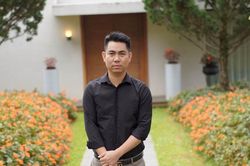 Nhà báo Trung Hoàng ra mắt truyện ngắn 'Chưa yêu dù từng đổ vỡ'