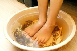 Ngâm chân trước khi ngủ thế này bảo đảm sống thọ 100 tuổi