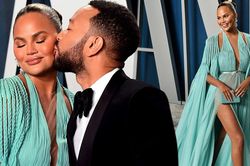 Siêu mẫu 'bốc lửa' Chrissy Teigen mặc xẻ sâu khoe ngực đầy nóng bỏng
